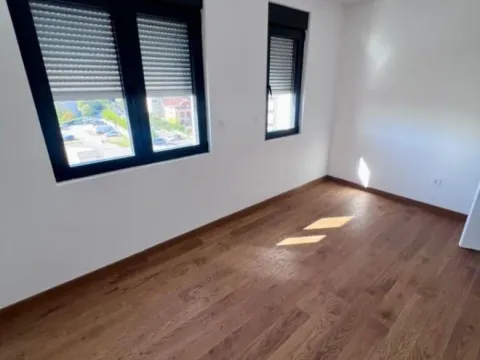 Sale, three bedroom apartment, 100m², Tološka šuma, Podgorica - image 4