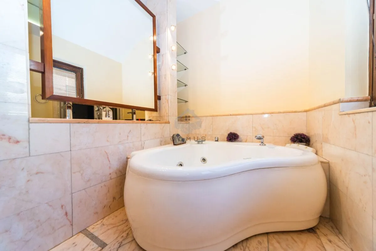 Rent, house, 270m², Gorica C, Podgorica