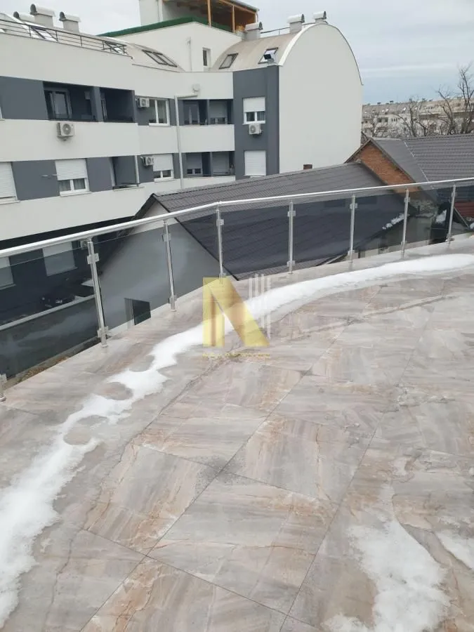 Rent, office space, 550m², Petrovaradin, Novi Sad