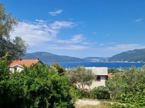 Sale, land lot, 700m², Tivat, Crna Gora - image 1