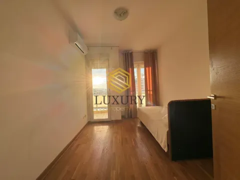 Rent, two bedroom apartment, 65m², City Kvart, Podgorica - image 4