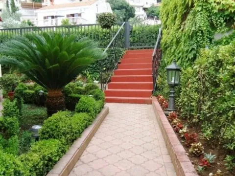 Prodaja, kuća, 400m², Budva, Crna Gora - image 1