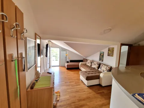 Izdavanje, dvosoban stan, 60m², Budva, Crna Gora - image 2