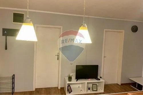 Izdavanje, dvosoban stan, 50m², Podgorica, Crna Gora