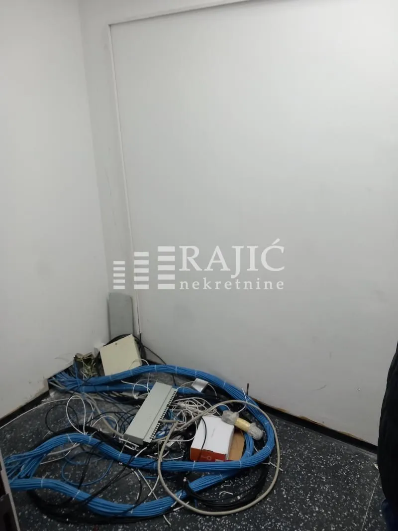 Rent, office space, 120m², Voždovac Sve Podlokacije, Beograd