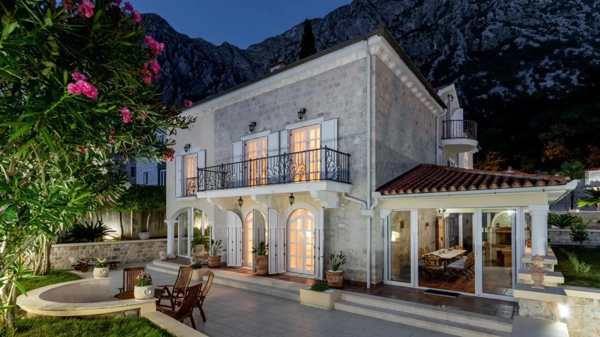 Sale, house, 409m², Ljuta, Kotor