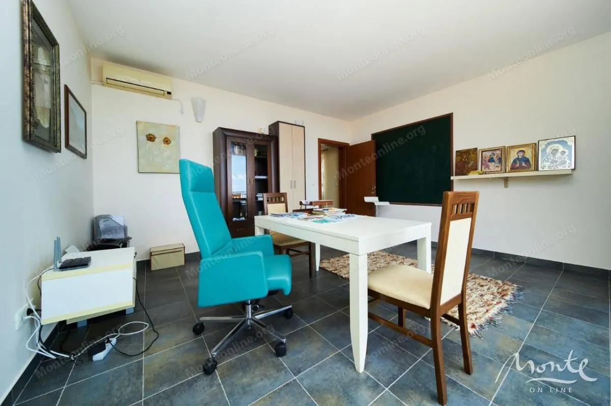 Sale, house, 495m², Bečići, Budva