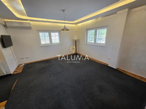 Rent, house, 300m², Gornja Gorica, Podgorica - image 16