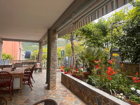 Prodaja, kuća, 142m², Dobre Vode, Bar - image 1