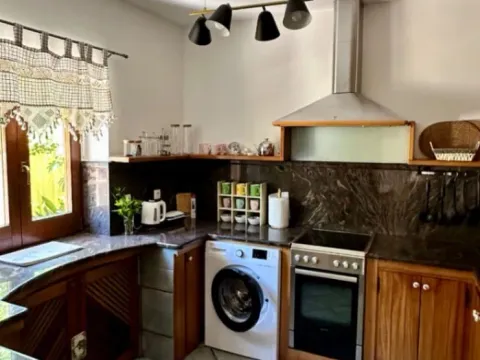 Izdavanje, dvosoban stan, 108m², Dobrota, Kotor - image 11