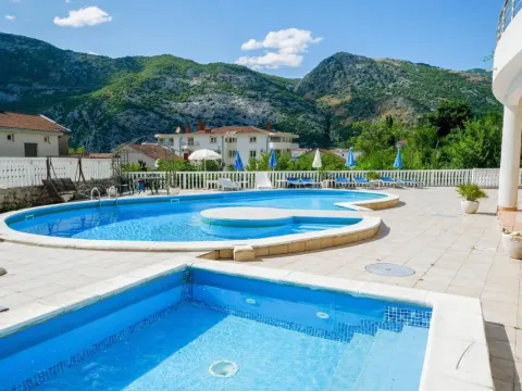 Sale, three bedroom apartment, 130m², Risan, Kotor - image 4