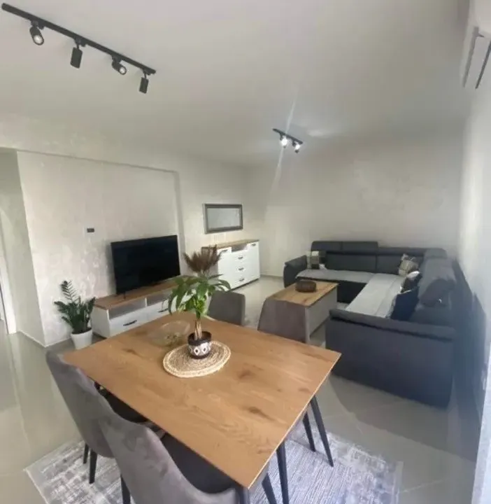 Prodaja, dvosoban stan, 69m², Makedonsko naselje, Bar