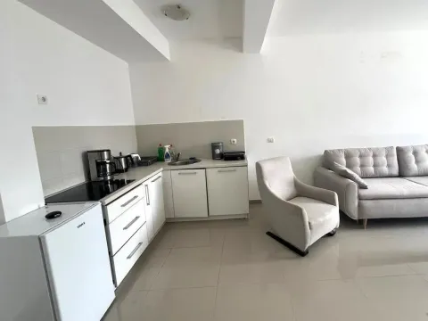 Prodaja, jednosoban stan, 53m², Dobrota, Kotor - image 7