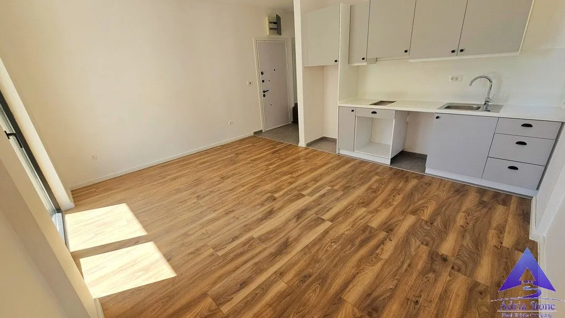 Prodaja, jednosoban stan, 43m², Podkošljun, Budva