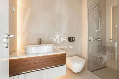 Moderno kupatilo sa umivaonikom, konzolnom šoljom i tuš kabinom. - image 11