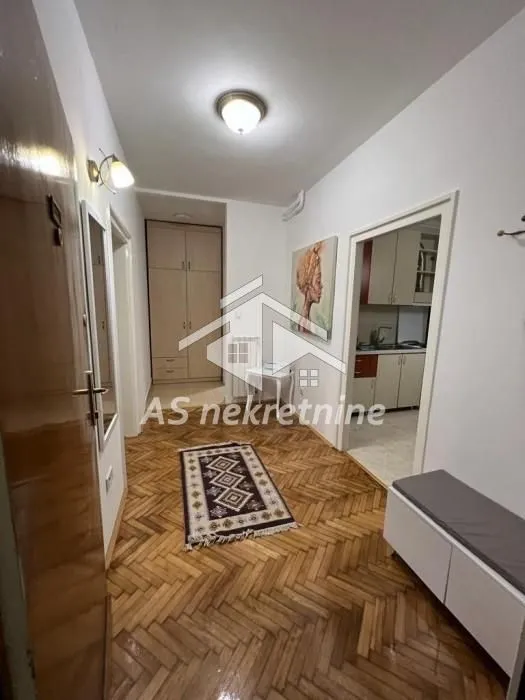 Izdavanje, dvosoban stan, 67m², Kalenić Pijaca, Vračar Sve Podlokacije