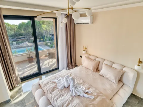 Izdavanje, kuća, 250m², Zagora, Kotor - image 21