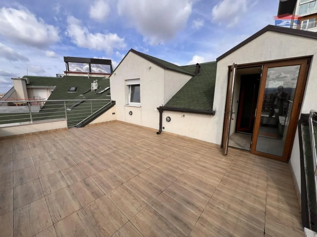 Prodaja, četvorosoban stan, 117m², Bulevar Evrope, Novi Sad Sve Podlokacije