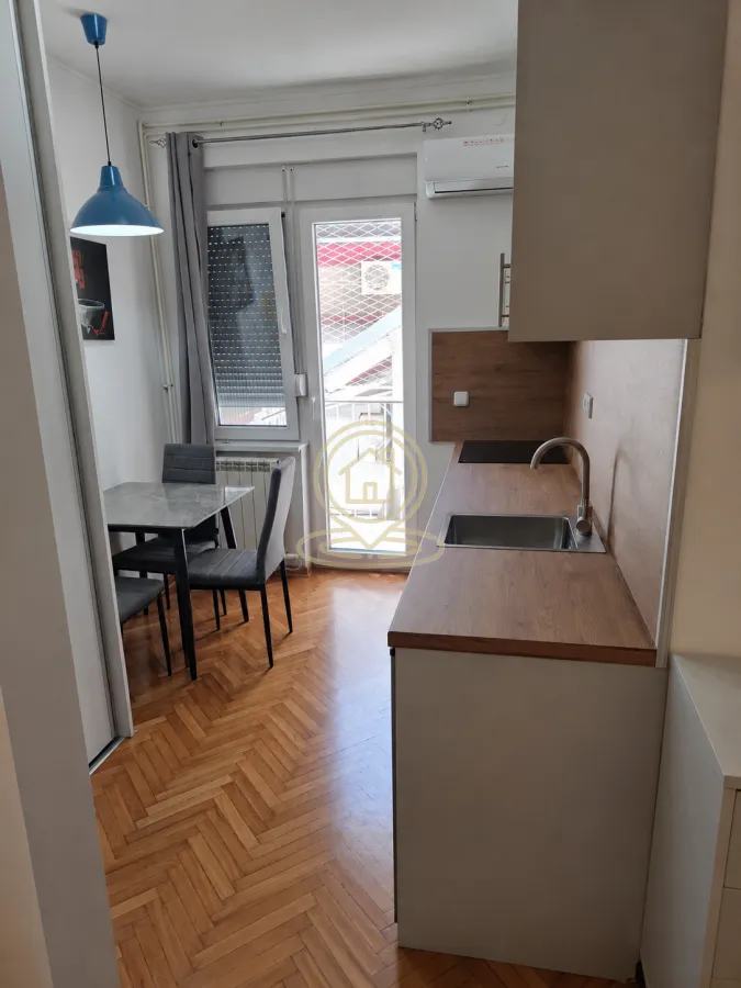 Izdavanje, jednosoban stan, 27m², Stari Grad, Beograd