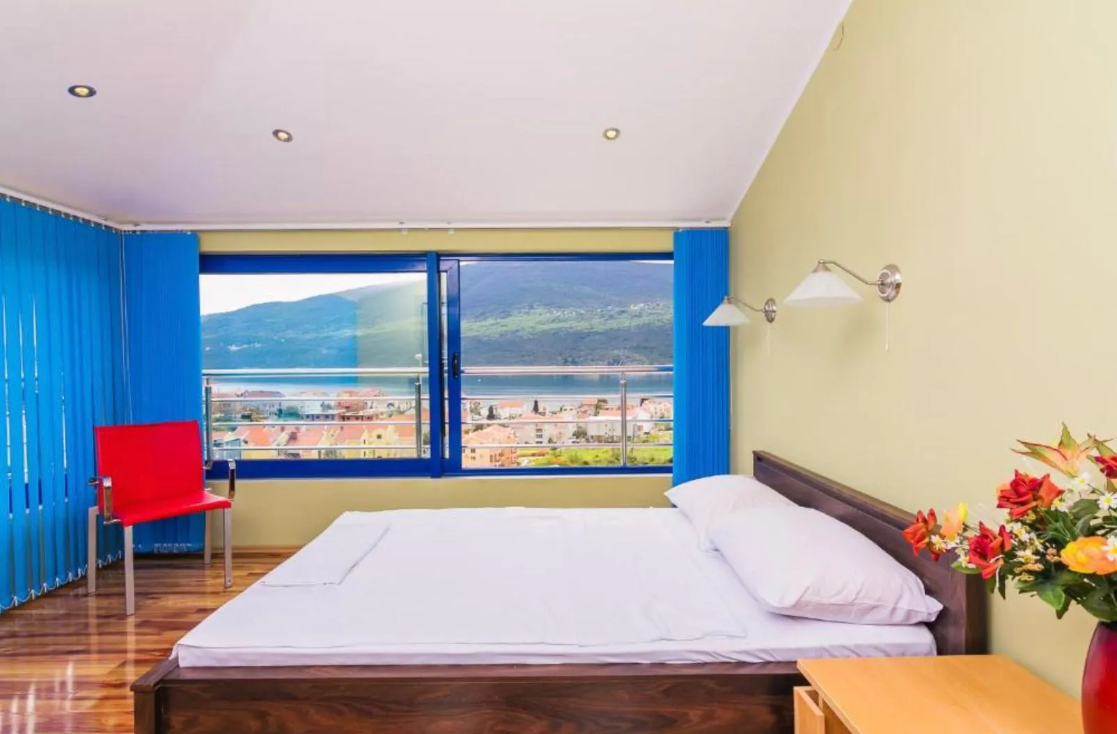 Sale, house, 280m², Đenovići, Herceg Novi