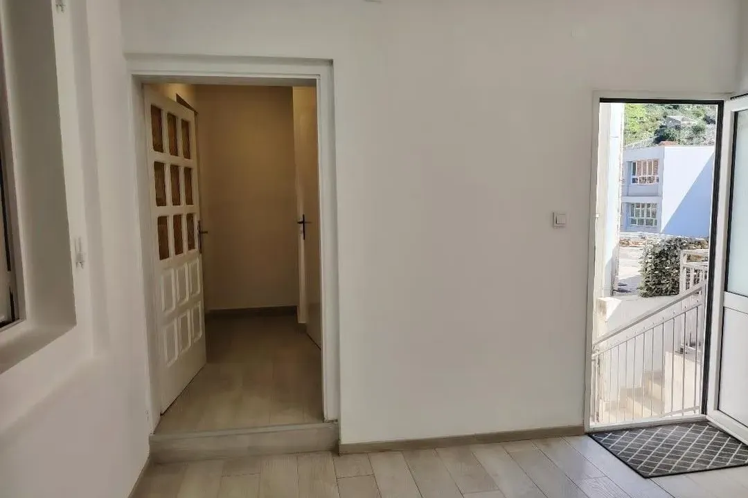 Izdavanje, poslovni prostor, 60m², Stari Grad Kotor, Kotor