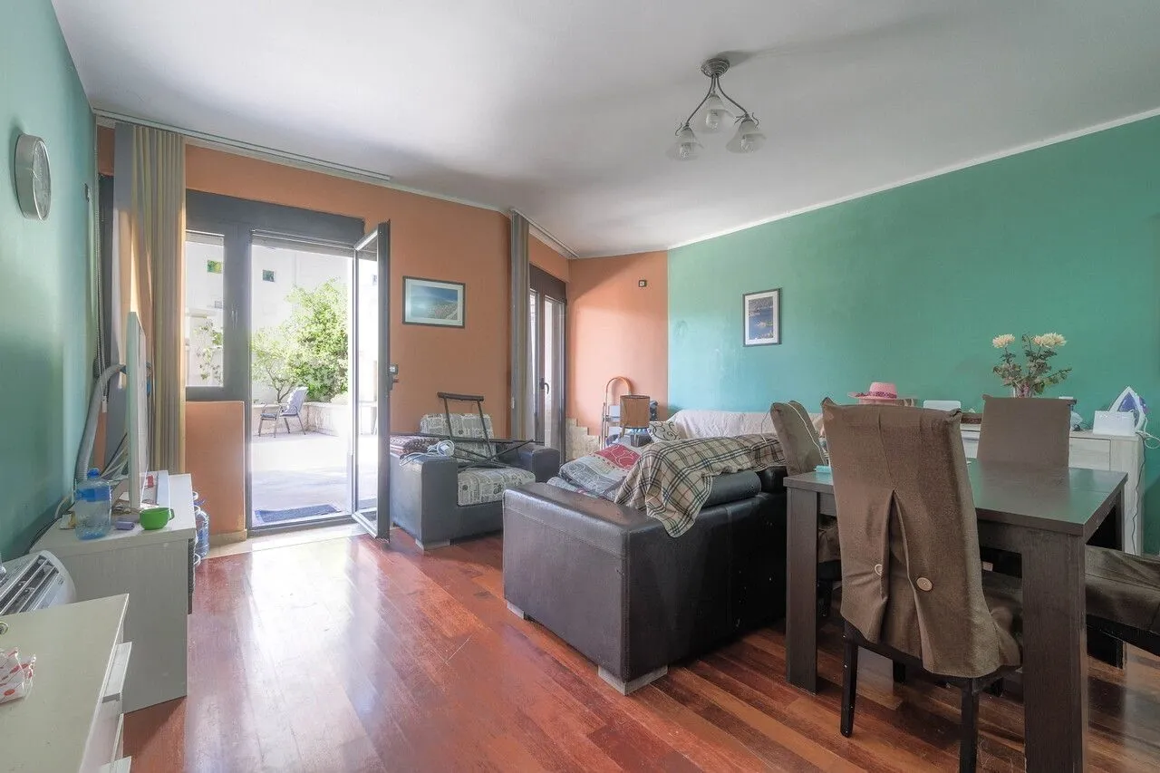 Prodaja, dvosoban stan, 85m², Dobrota, Kotor