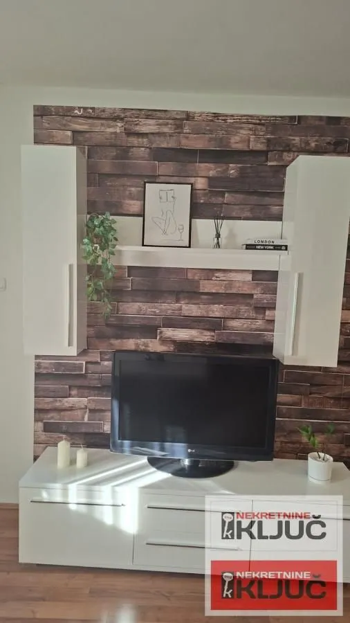 Izdavanje, jednosoban stan, 41m², Bulevar Oslobodjenja, Novi Sad Sve Podlokacije