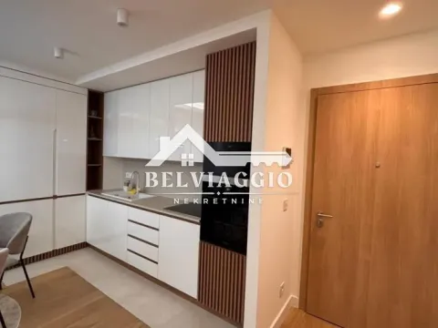 Izdavanje, trosoban stan, 76m², Grad, Kotor - image 2