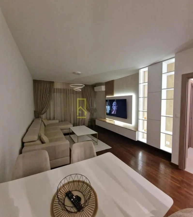 Izdavanje, jednosoban stan, 50m², City Kvart, Podgorica