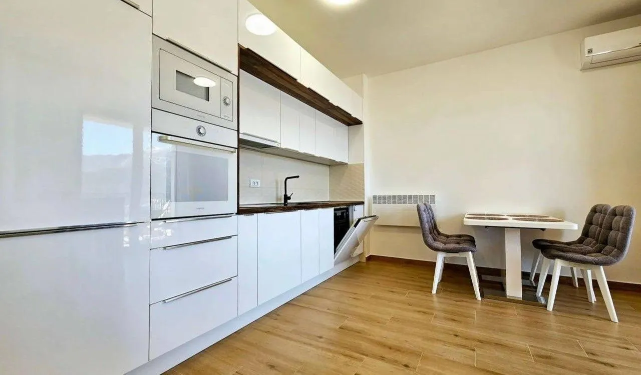 Prodaja, dvosoban stan, 73m², Komoševina, Budva