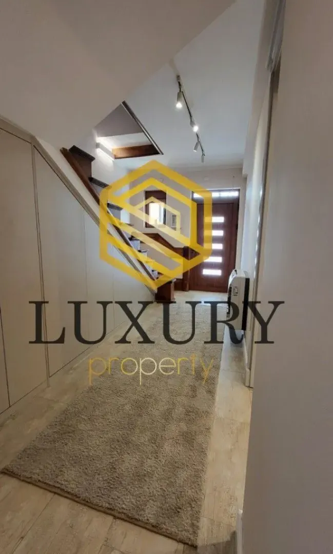 Rent, house, 280m², Stara Varoš, Podgorica