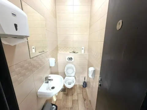 Prodaja, poslovni prostor, 77m², Stari Aerodrom, Podgorica - image 8