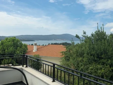 Prodaja, dvosoban stan, 42m², Tivat, Crna Gora