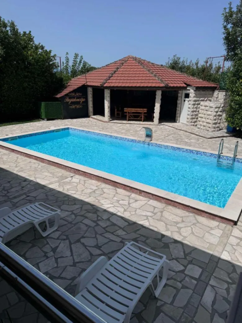 Izdavanje, kuća, 330m², Zeta, Podgorica