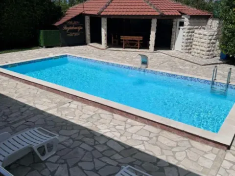 Izdavanje, kuća, 330m², Zeta, Podgorica - image 5