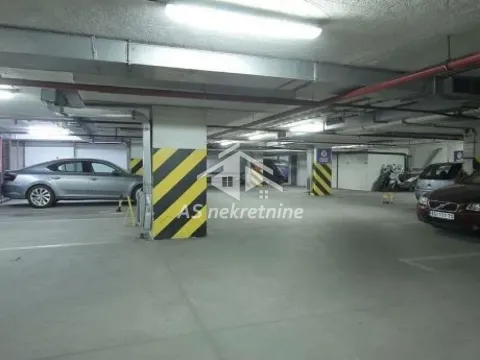 Izdavanje, trosoban stan, 89m², Stari Grad, Beograd - image 17