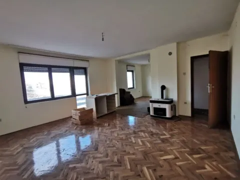 Prodaja, kuća, 440m², Kragujevac, Srbija - image 2