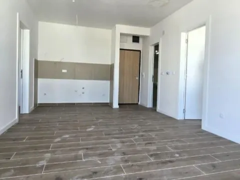 Izdavanje, dvosoban stan, 50m², Telep, Novi Sad Sve Podlokacije - image 1