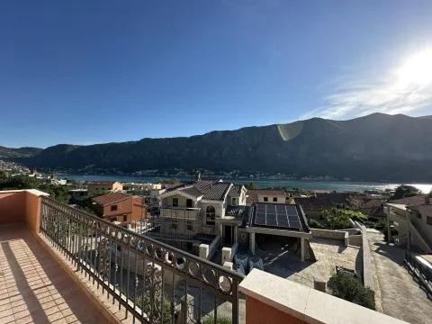 Rent, three bedroom apartment, 90m², Kotor, Crna Gora - image 2