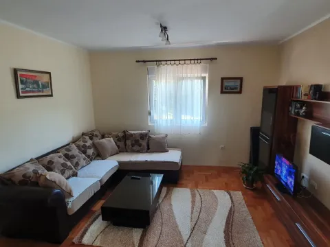 Rent, three bedroom apartment, 100m², Zelenika, Herceg Novi - image 1