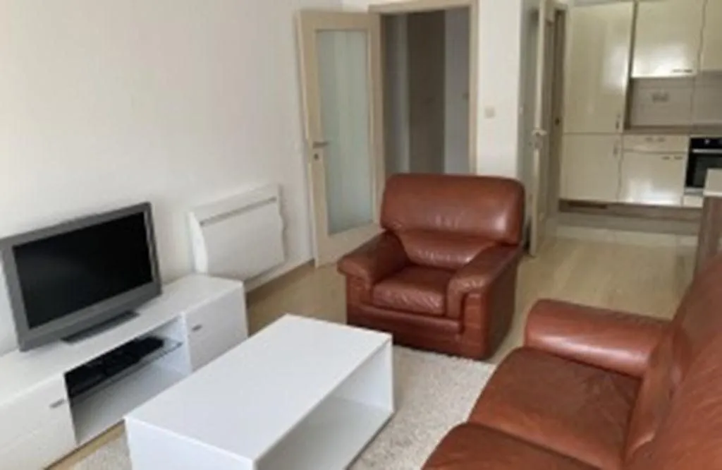 Izdavanje, dvosoban stan, 75m², City Kvart, Podgorica
