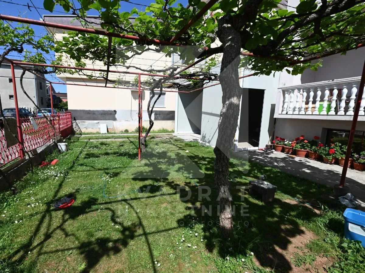 Prodaja, kuća, 370m², Stari Aerodrom, Podgorica