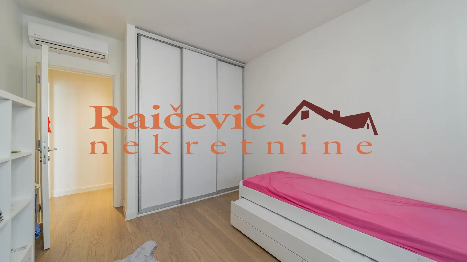 Prodaja, četvorosoban stan, 110m², Savski Venac, Beograd