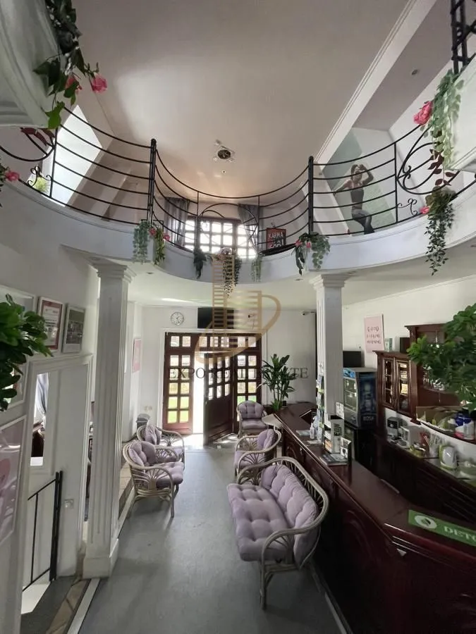 Izdavanje, poslovni prostor, 150m², Savski Venac, Beograd