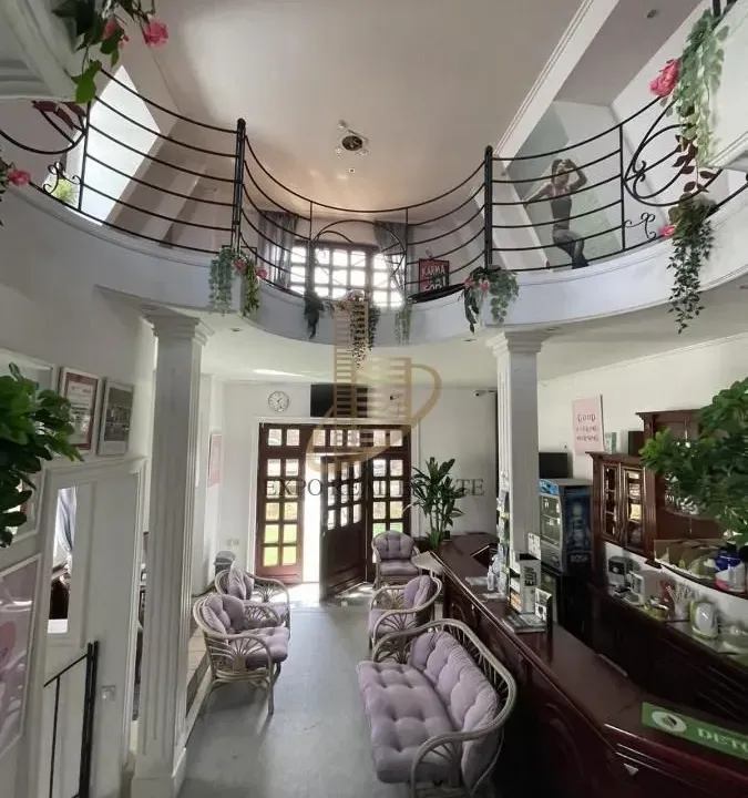 Izdavanje, poslovni prostor, 150m², Savski Venac, Beograd