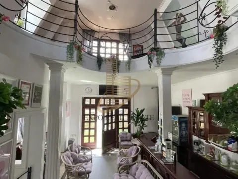 Izdavanje, poslovni prostor, 150m², Savski Venac, Beograd