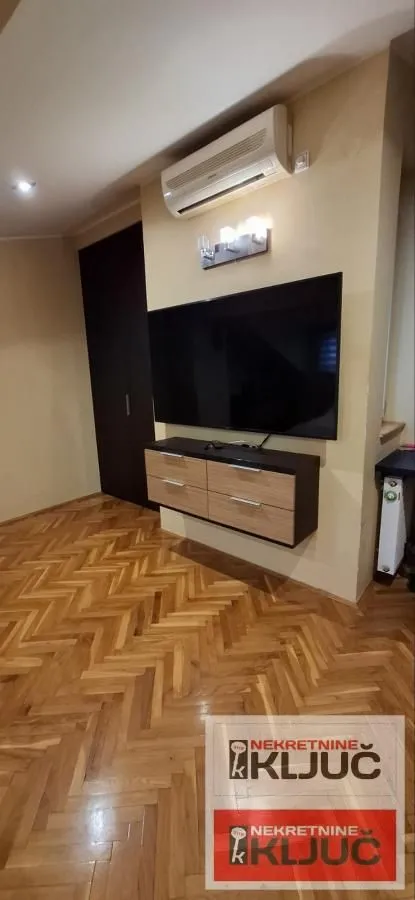 Prodaja, trosoban stan, 70m², Bulevar Oslobodjenja, Novi Sad Sve Podlokacije