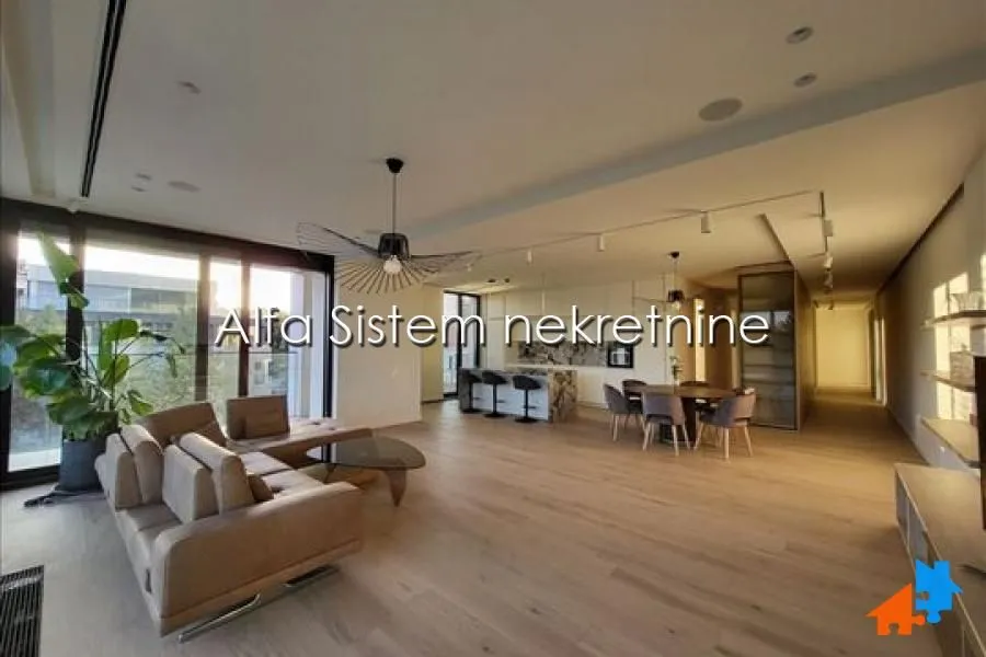 Izdavanje, četvorosoban stan, 213m², Savski Venac, Beograd