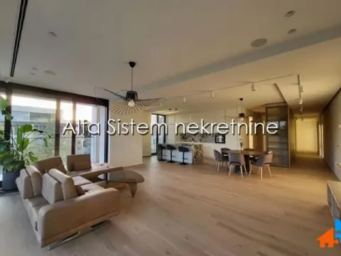 Izdavanje, četvorosoban stan, 213m², Savski Venac, Beograd