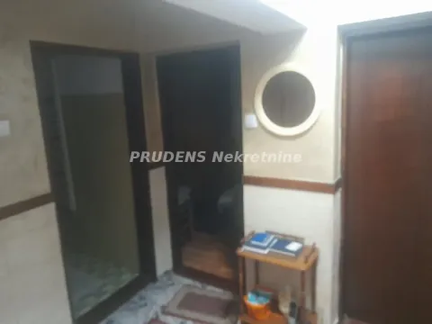 Prodaja, kuća, 220m², Bečmen, Surčin - image 8